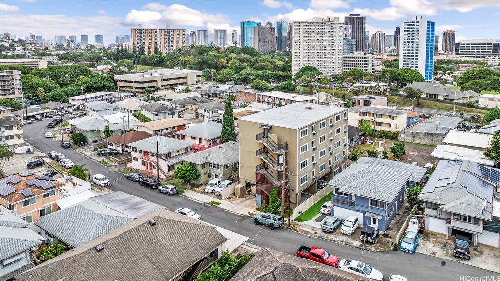 311 Puuhue Place, Honolulu, HI 96817