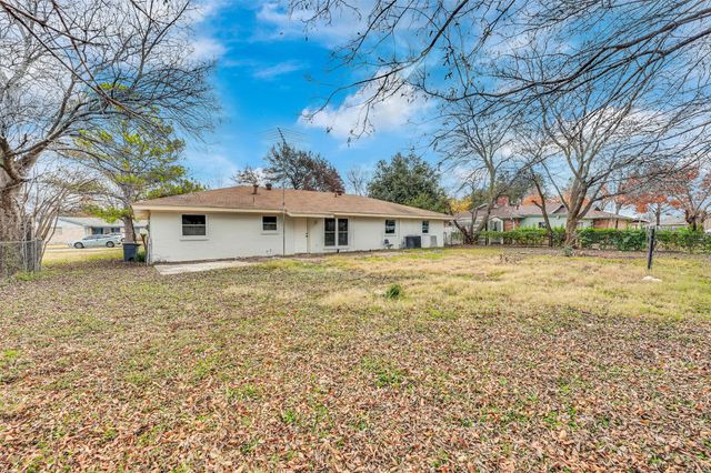 6916 Rebel Road, Forest Hill, TX 76140