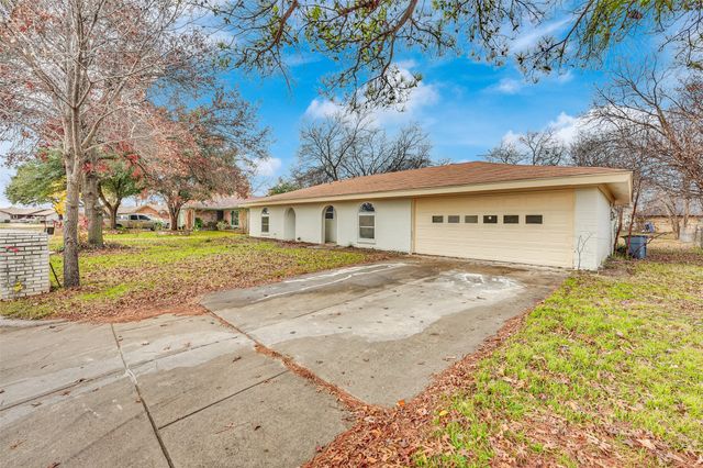 6916 Rebel Road, Forest Hill, TX 76140