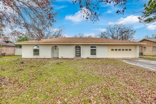 6916 Rebel Road, Forest Hill, TX 76140