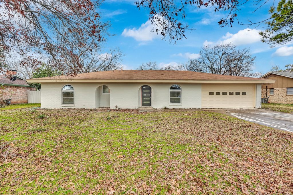 6916 Rebel Road, Forest Hill, TX 76140
