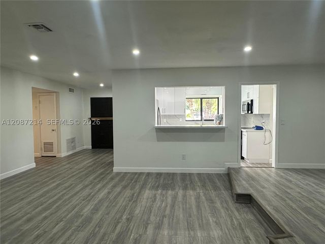 2025 NW 191st St, Miami Gardens, FL 33056