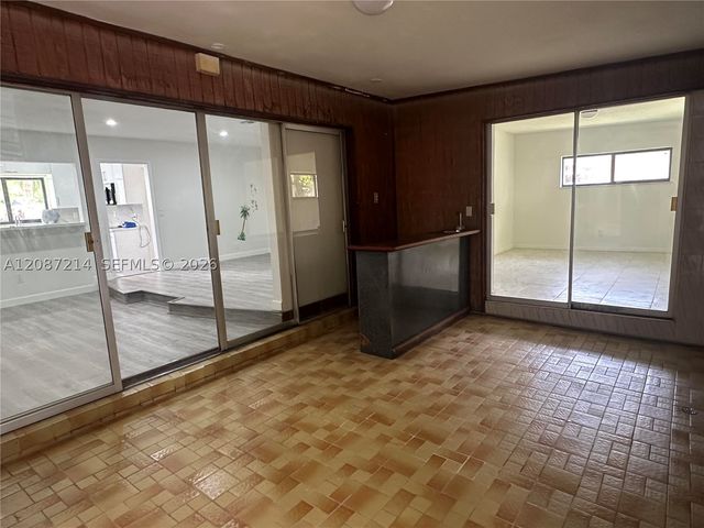 2025 NW 191st St, Miami Gardens, FL 33056