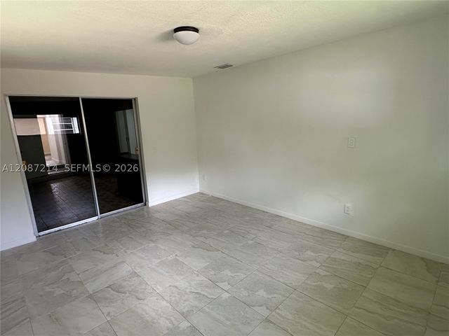2025 NW 191st St, Miami Gardens, FL 33056