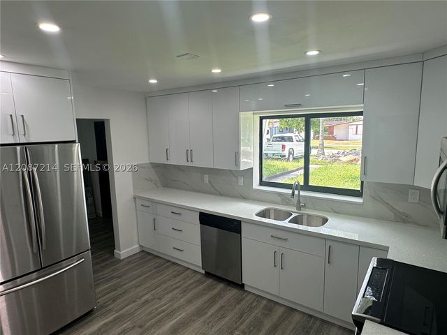 2025 NW 191st St, Miami Gardens, FL 33056