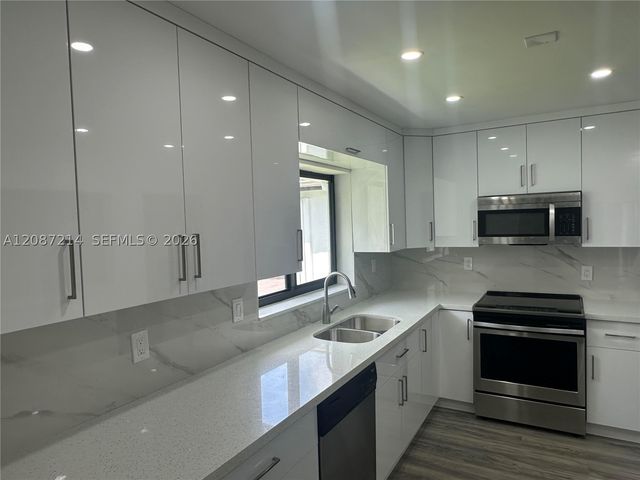 2025 NW 191st St, Miami Gardens, FL 33056