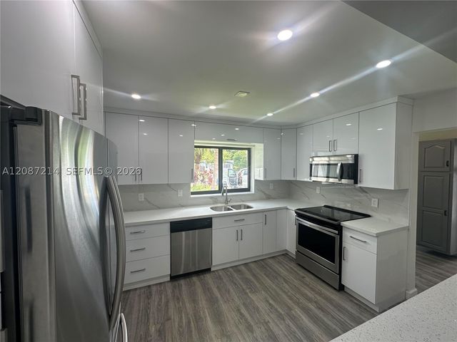 2025 NW 191st St, Miami Gardens, FL 33056