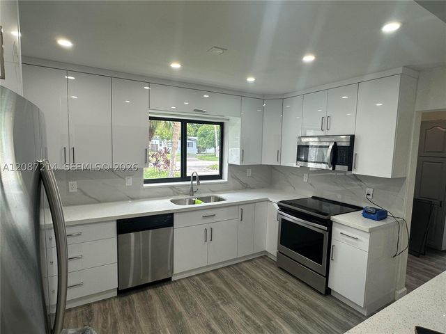 2025 NW 191st St, Miami Gardens, FL 33056