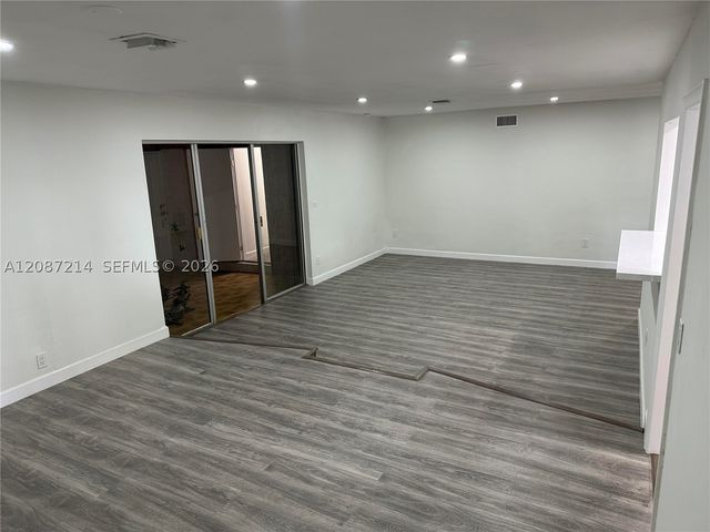 2025 NW 191st St, Miami Gardens, FL 33056