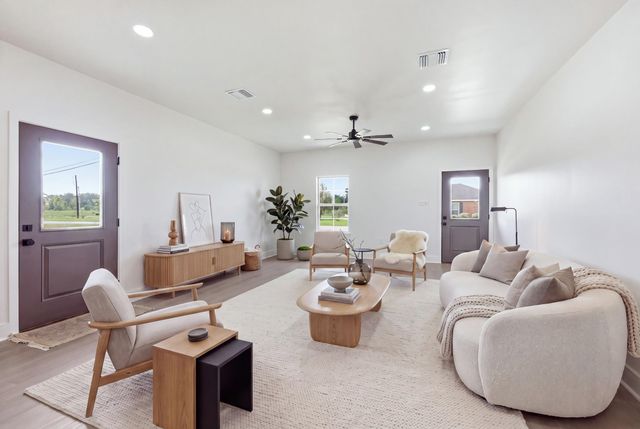 393 David Dr, Thibodaux, LA 70301