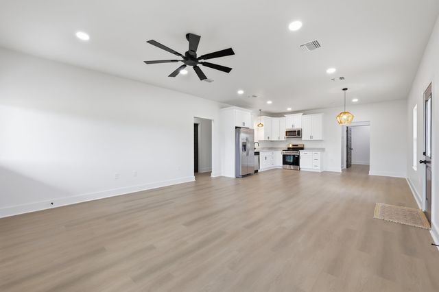 393 David Dr, Thibodaux, LA 70301