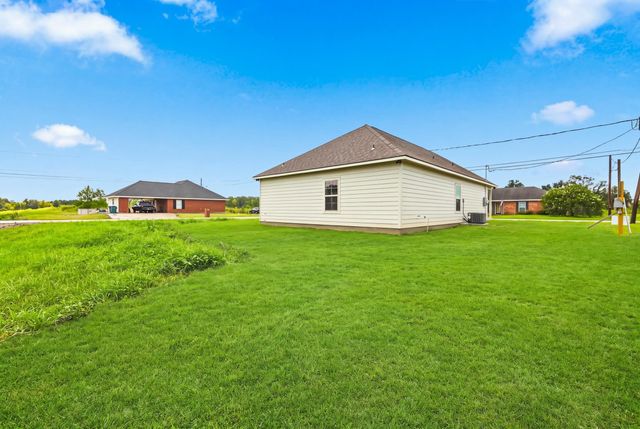 393 David Dr, Thibodaux, LA 70301
