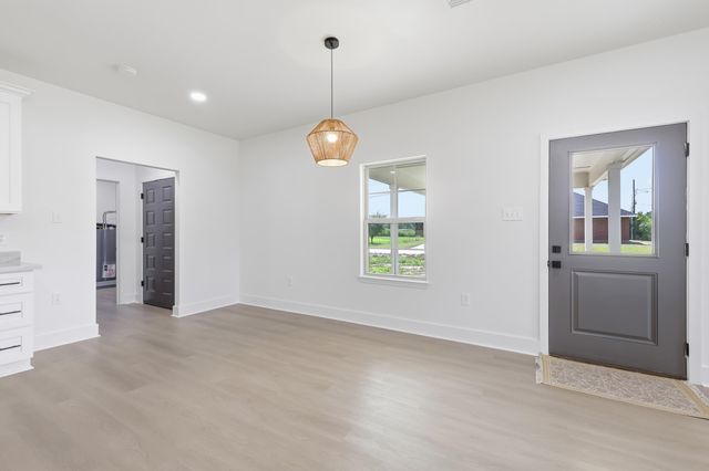 393 David Dr, Thibodaux, LA 70301