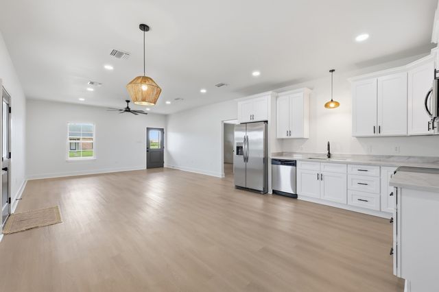 393 David Dr, Thibodaux, LA 70301