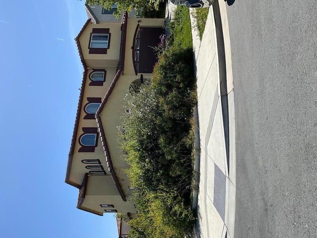 Image 3 of property listing at 1011 El Cerro Drive, Hollister, CA 95023
