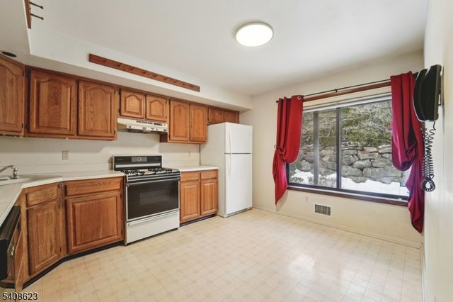 14 Brookside Hts 14G, Wanaque Boro, NJ 07465