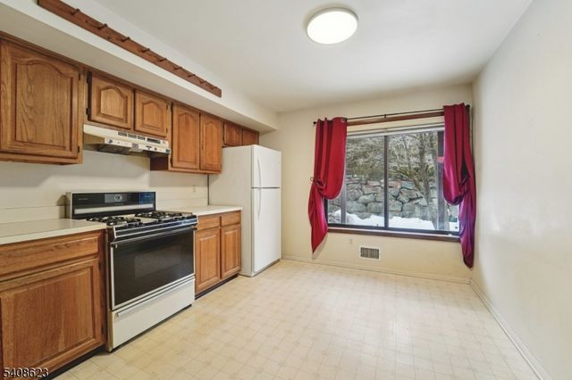 14 Brookside Hts 14G, Wanaque Boro, NJ 07465