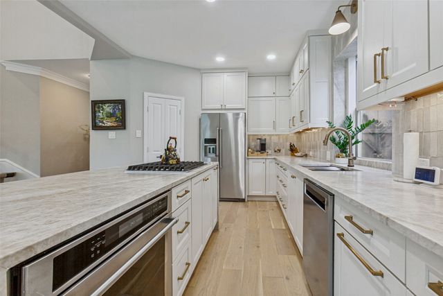 2148 Ash Grove Way, Dallas, TX 75228