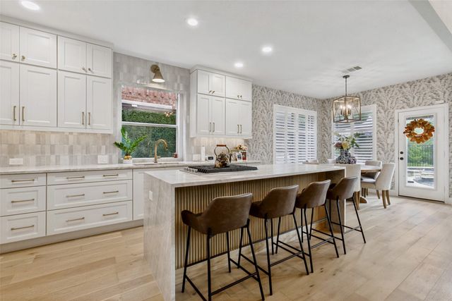 2148 Ash Grove Way, Dallas, TX 75228