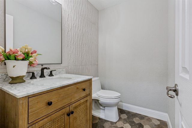 2148 Ash Grove Way, Dallas, TX 75228