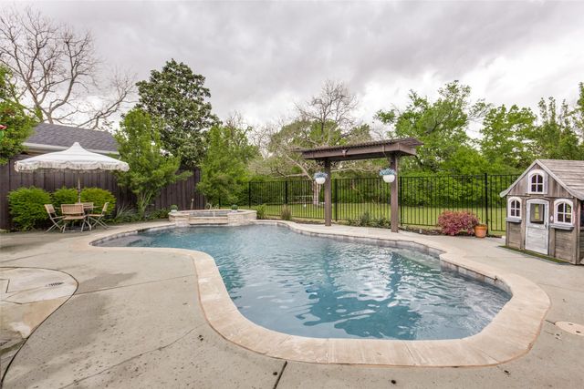 2148 Ash Grove Way, Dallas, TX 75228