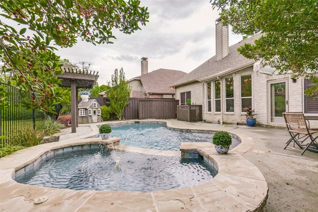 2148 Ash Grove Way, Dallas, TX 75228