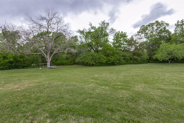 2148 Ash Grove Way, Dallas, TX 75228