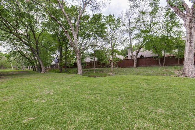 2148 Ash Grove Way, Dallas, TX 75228