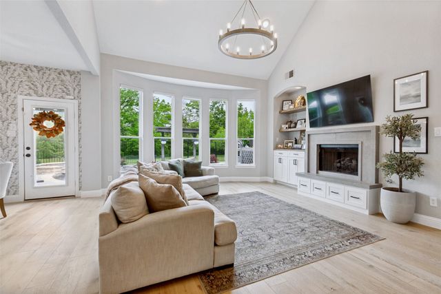 2148 Ash Grove Way, Dallas, TX 75228