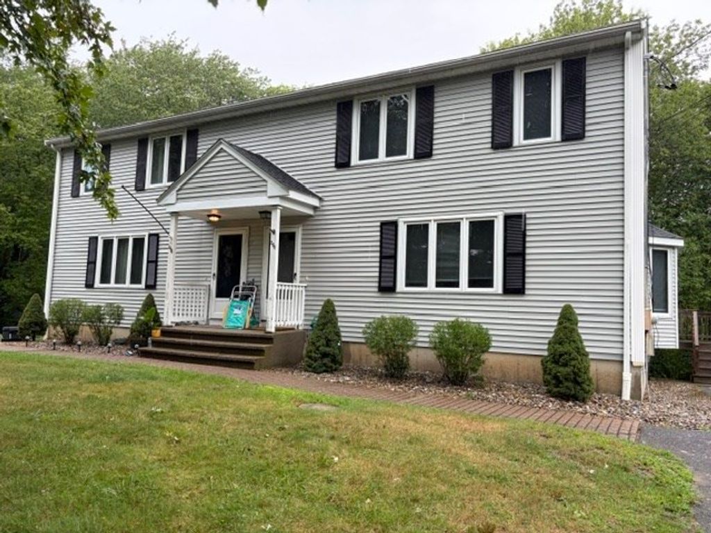 206 Comfort St 206, Bridgewater, MA 02324