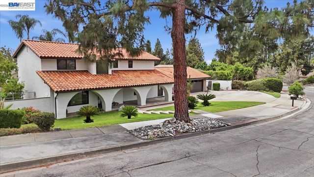 2276 Kemper Ave, Claremont, CA 91711