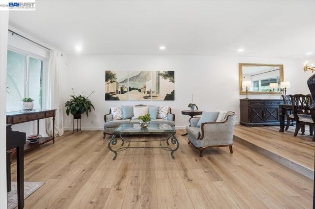 2276 Kemper Ave, Claremont, CA 91711