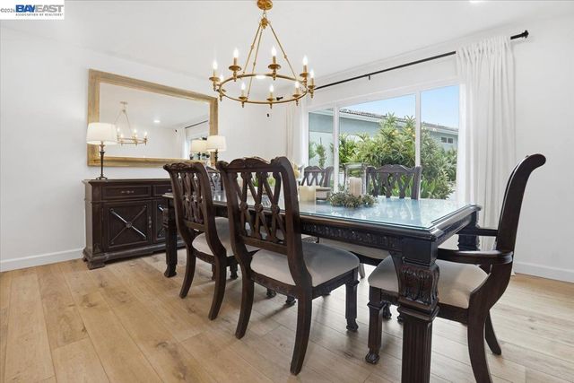 2276 Kemper Ave, Claremont, CA 91711