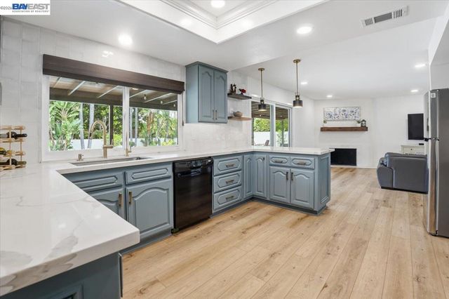2276 Kemper Ave, Claremont, CA 91711
