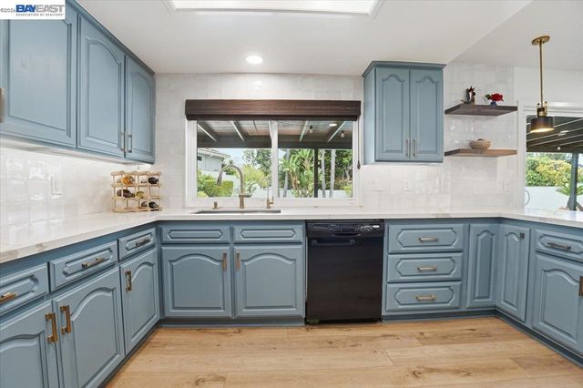 2276 Kemper Ave, Claremont, CA 91711