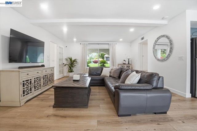 2276 Kemper Ave, Claremont, CA 91711