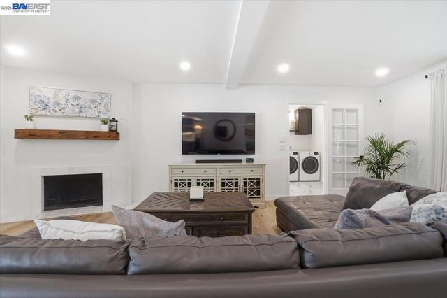 2276 Kemper Ave, Claremont, CA 91711