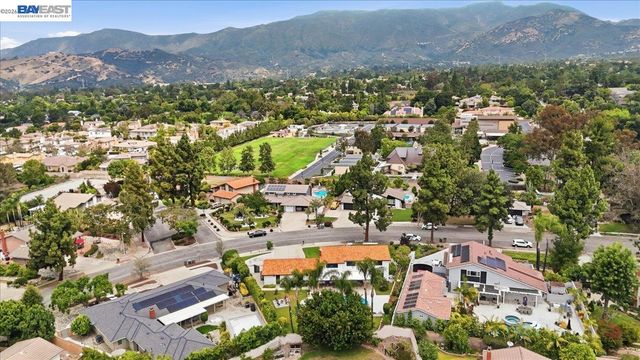 2276 Kemper Ave, Claremont, CA 91711