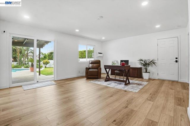 2276 Kemper Ave, Claremont, CA 91711