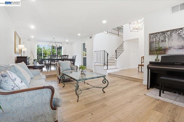 2276 Kemper Ave, Claremont, CA 91711