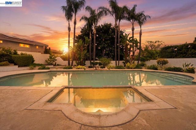 2276 Kemper Ave, Claremont, CA 91711