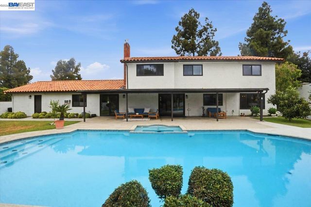 2276 Kemper Ave, Claremont, CA 91711