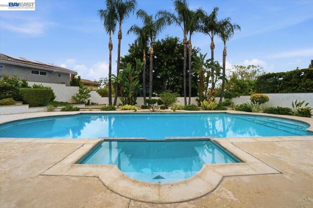 2276 Kemper Ave, Claremont, CA 91711