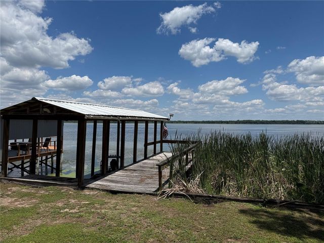 4232 COUNTY ROAD 400, Lake Panasoffkee, FL 33538