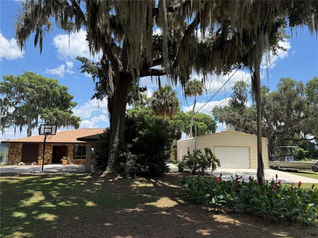 4232 COUNTY ROAD 400, Lake Panasoffkee, FL 33538