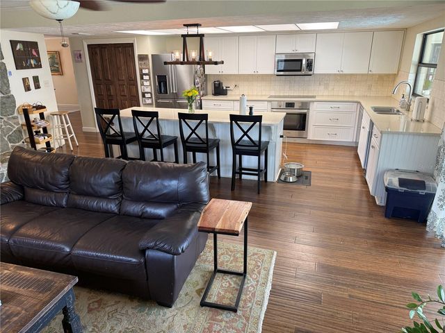 4232 COUNTY ROAD 400, Lake Panasoffkee, FL 33538