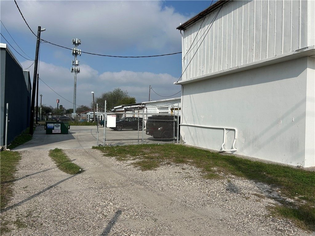 4001 Ayers St, Corpus Christi, TX 78415 — photo 4