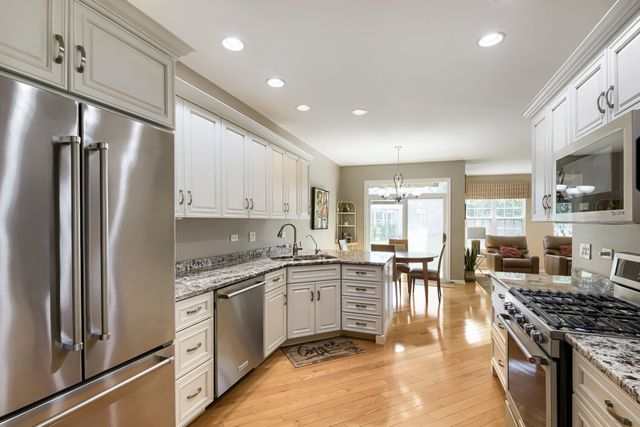 21235 Windsor Lake Lane, Crest Hill, IL 60403