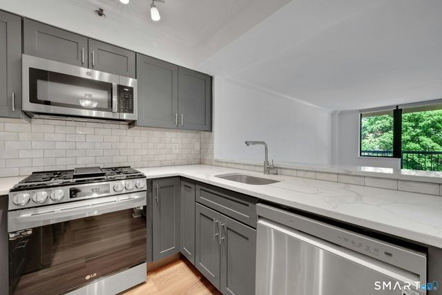 25 Forest Street 4F, Stamford, CT 06901