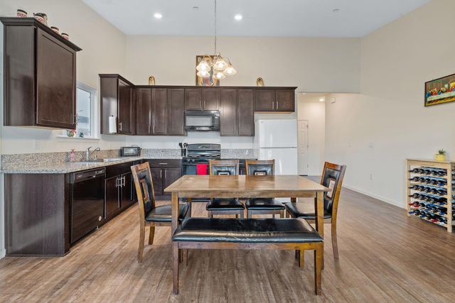 1237 E Orange St, Avenal, CA 93204